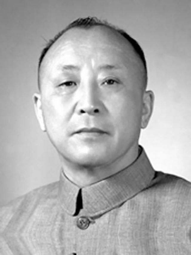 1949年开国大典之前，毛主席收到一封特殊的来信，署名是国民党高级将领卫立煌，他