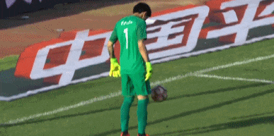 贵州客战亚泰火药味十足! 飞铲 挑衅动作引发球员冲突