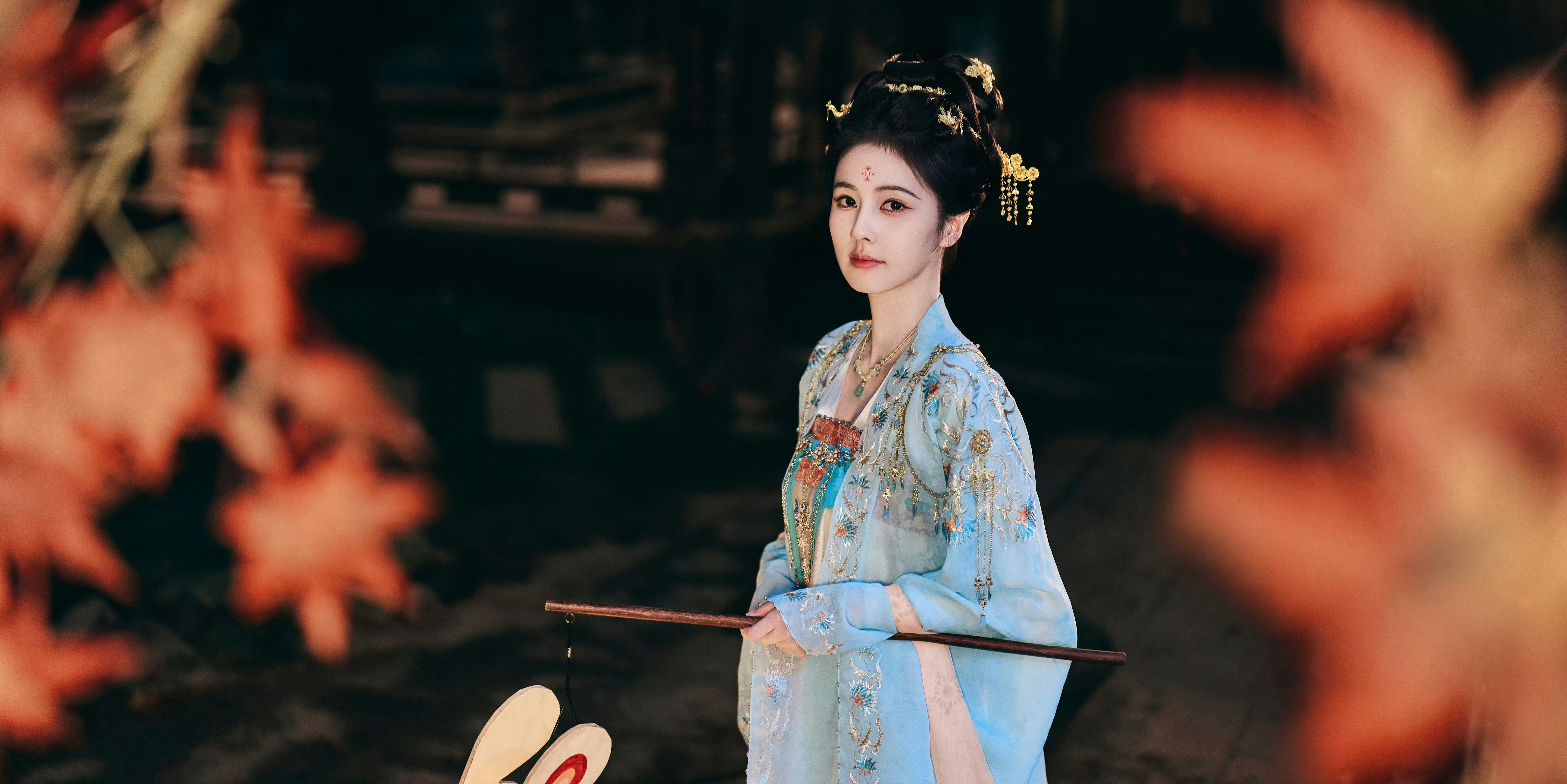 白鹿唐宫奇案全名是唐宫奇案之青雾风鸣，不过近日超话确定为剧集唐宫奇案，近日话题也