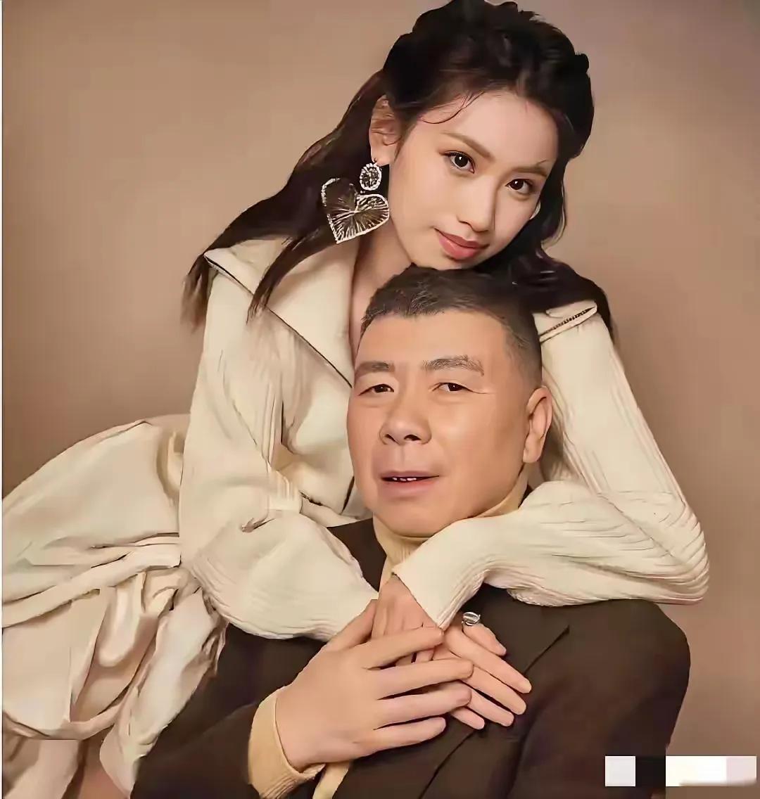 大导演冯小刚登上热搜，竟然是因为和养女亲密无间的相处方式冯小刚和19岁的养女徐