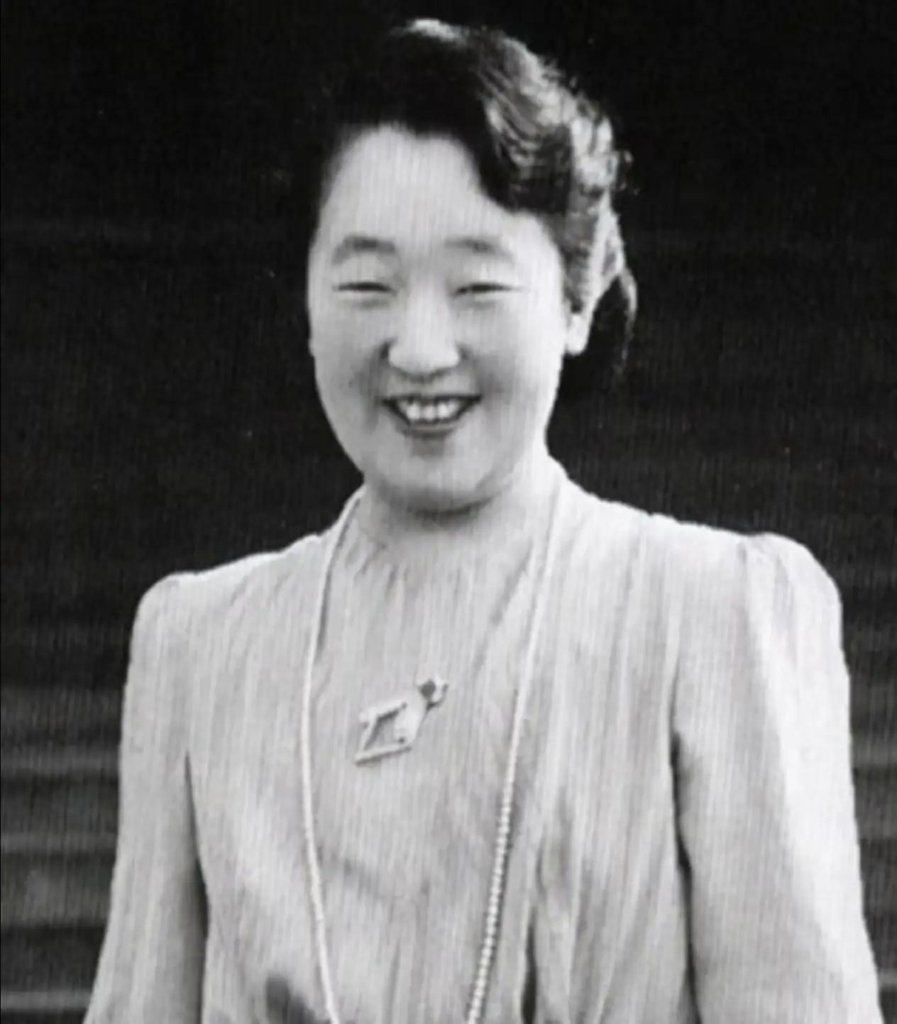 从日本的香淳皇后身上看，上天是公平的，给了她一辈子荣华富贵的生活和显赫的地位，以