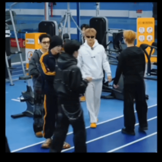 王鹤棣你当时舒服了现在就不舒服了吗bro你爽不爽图一虞书欣图二邵子恒