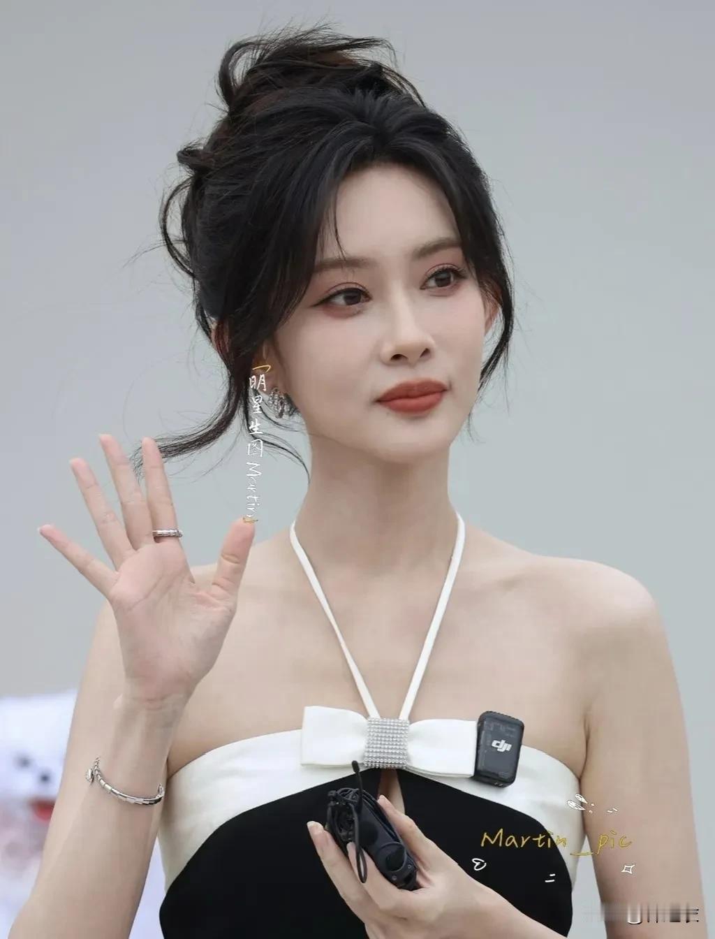 不知道咋说那种感觉，反正我觉得娜扎，孟子义，金晨这三位的共同点非常明显。都是