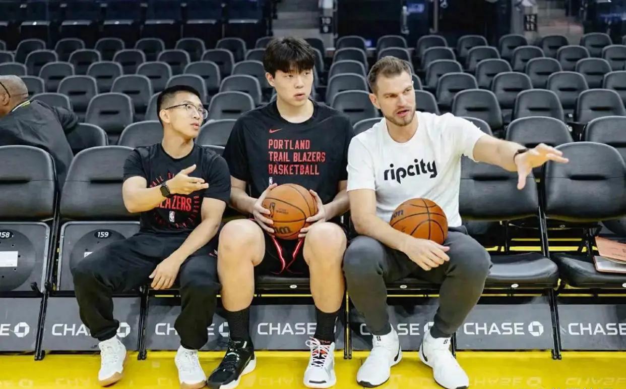 杨瀚森只上五分钟的原因找到，主教练斯普利特他就有点歧视杨瀚森，认为黄种人中锋不行