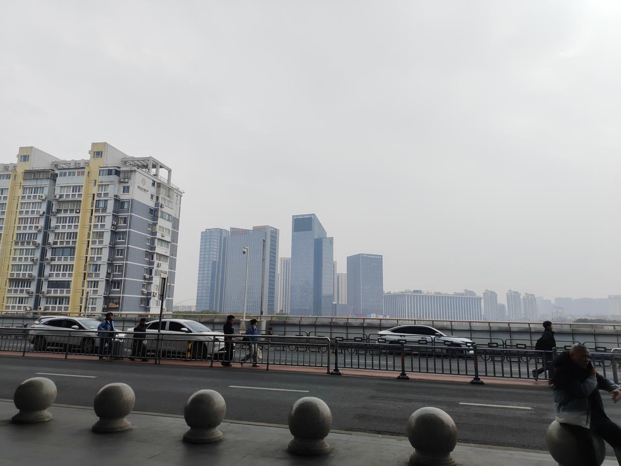 堂弟去年结的婚，但是今年却是一个人回家过年。说起原因，原来是弟妹（第媳妇）回娘家