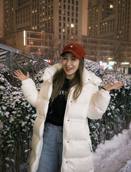刘诗雯打卡北京雪景当北京初雪邂逅枣姐，是美与美的双向奔赴。天地银装素裹，姐姐笑