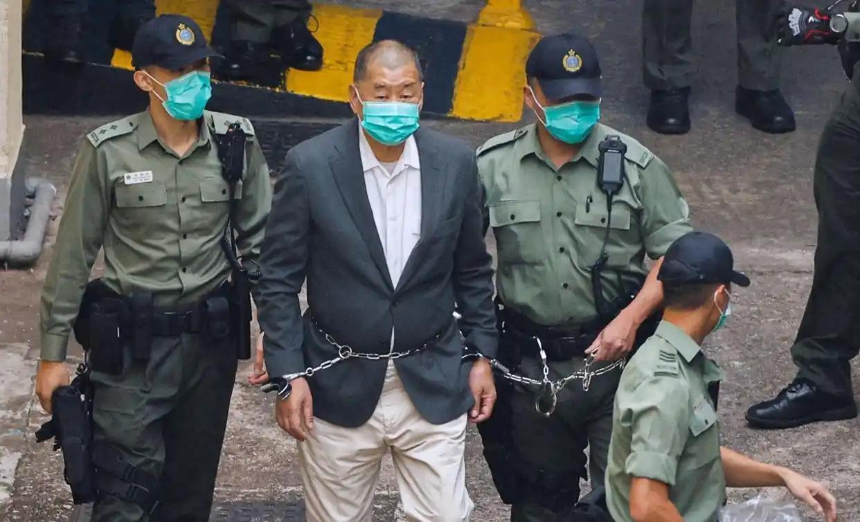 他只是一个“小人”！黎智英就是井底之蛙，他眼里只有香港那一片，他忘了香港背后是