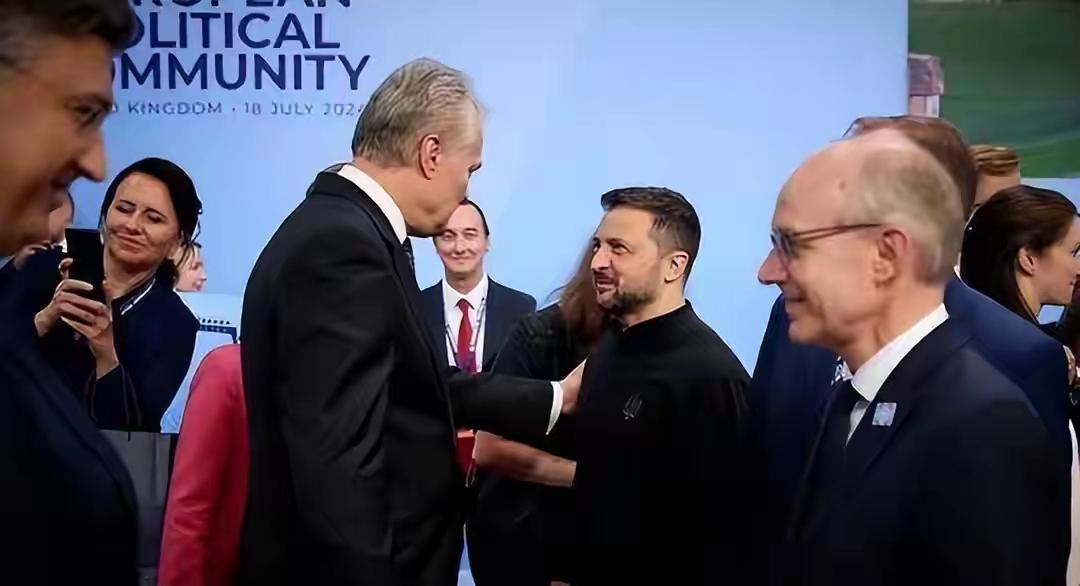 当乌克兰可能要停火的消息传出来时，立陶宛突然感到了刺骨的寒意。因为局势已经非常