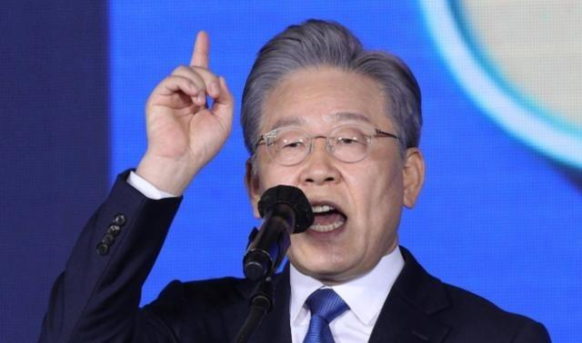 我有预感，李在明才是韩国隐藏最深的一头狼！8月15日，石破茂去靖国神社惨败，韩国