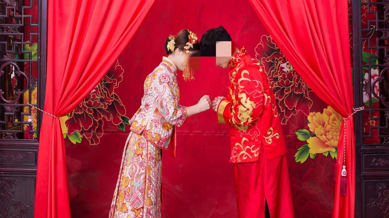 湖北利川，女子和男友办了婚礼但没领证，男方给付19万彩礼，还买了三金，婚后不久女