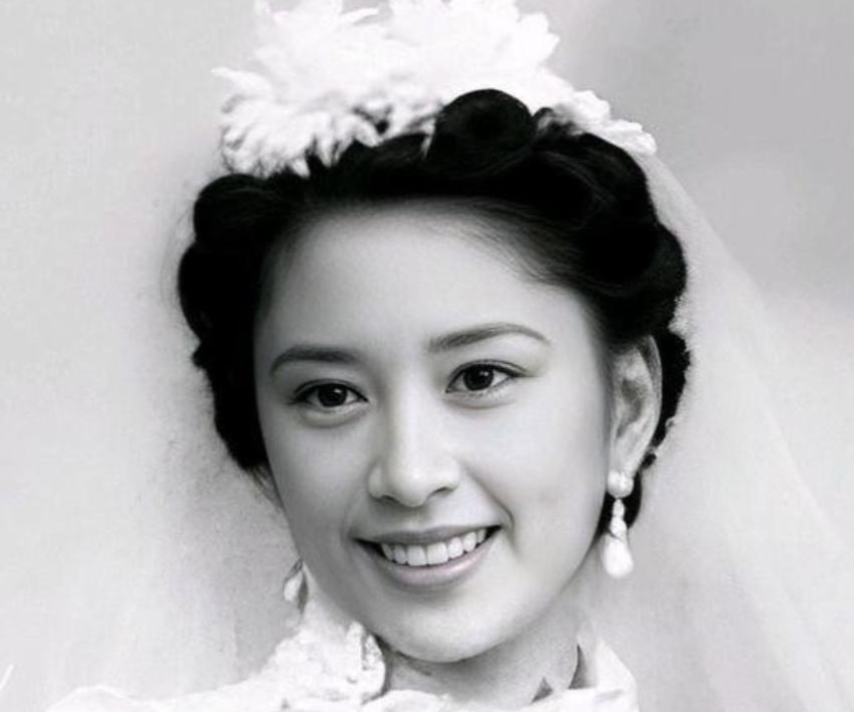 1966年，27岁的胡友松发现生理期没正常来，便问76岁的丈夫李宗仁怎么办。谁料