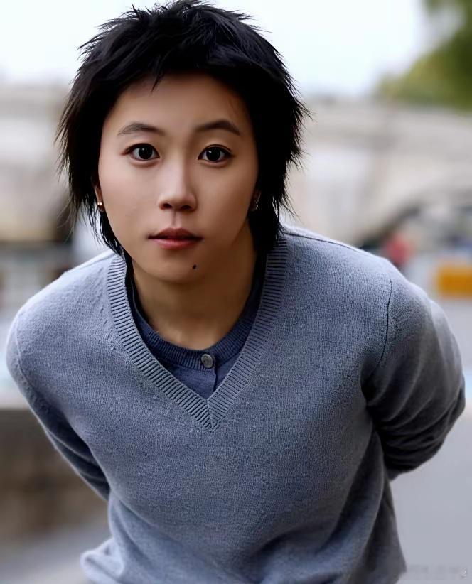 同一个妈，不同的爸，二个孩子差太多了。王菲和窦唯的女儿窦靖童起点真的比李嫣高，低