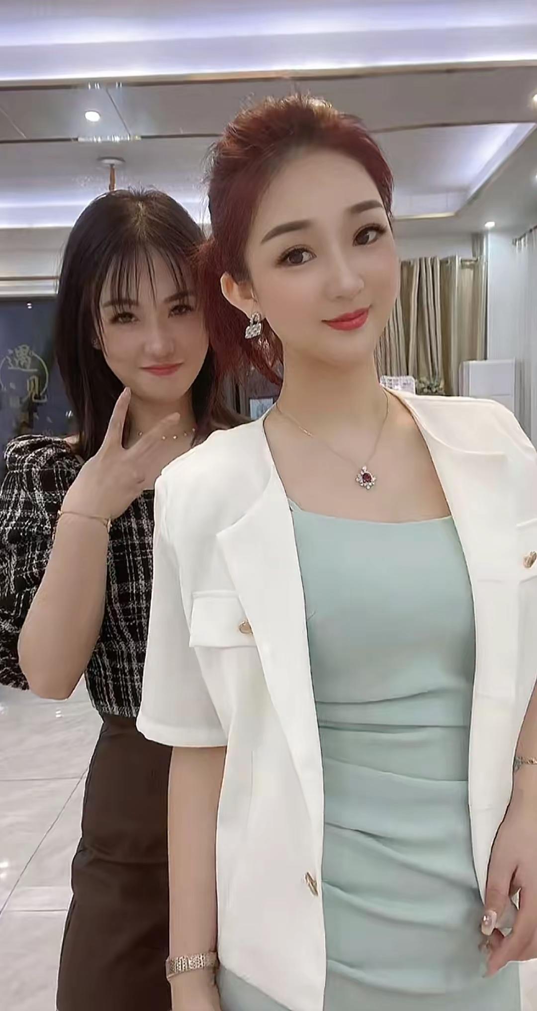 优雅气质美女单身小姐姐姐妹穿搭气质美女<!--{img...