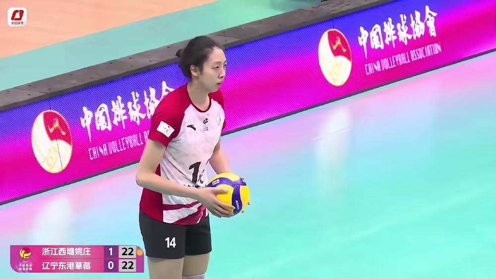 190身高的季雨潇还是往主攻方向发展吧，她的弹跳、力量和速度令人耳目一新，是浙江