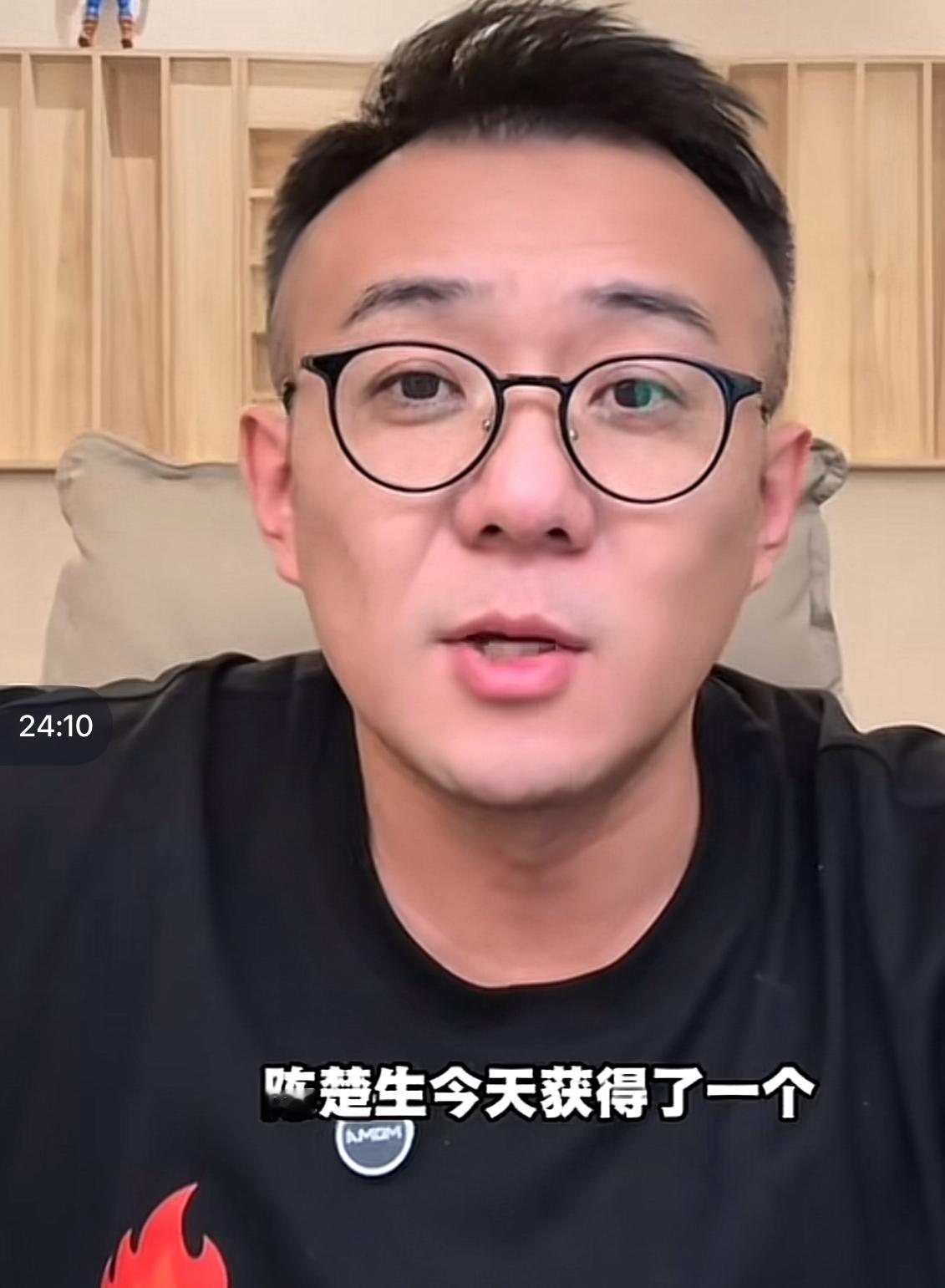 乐评人歌德说陈楚生获得的影响力歌手是他人生中最重要的一个奖项。新闻周刊把202