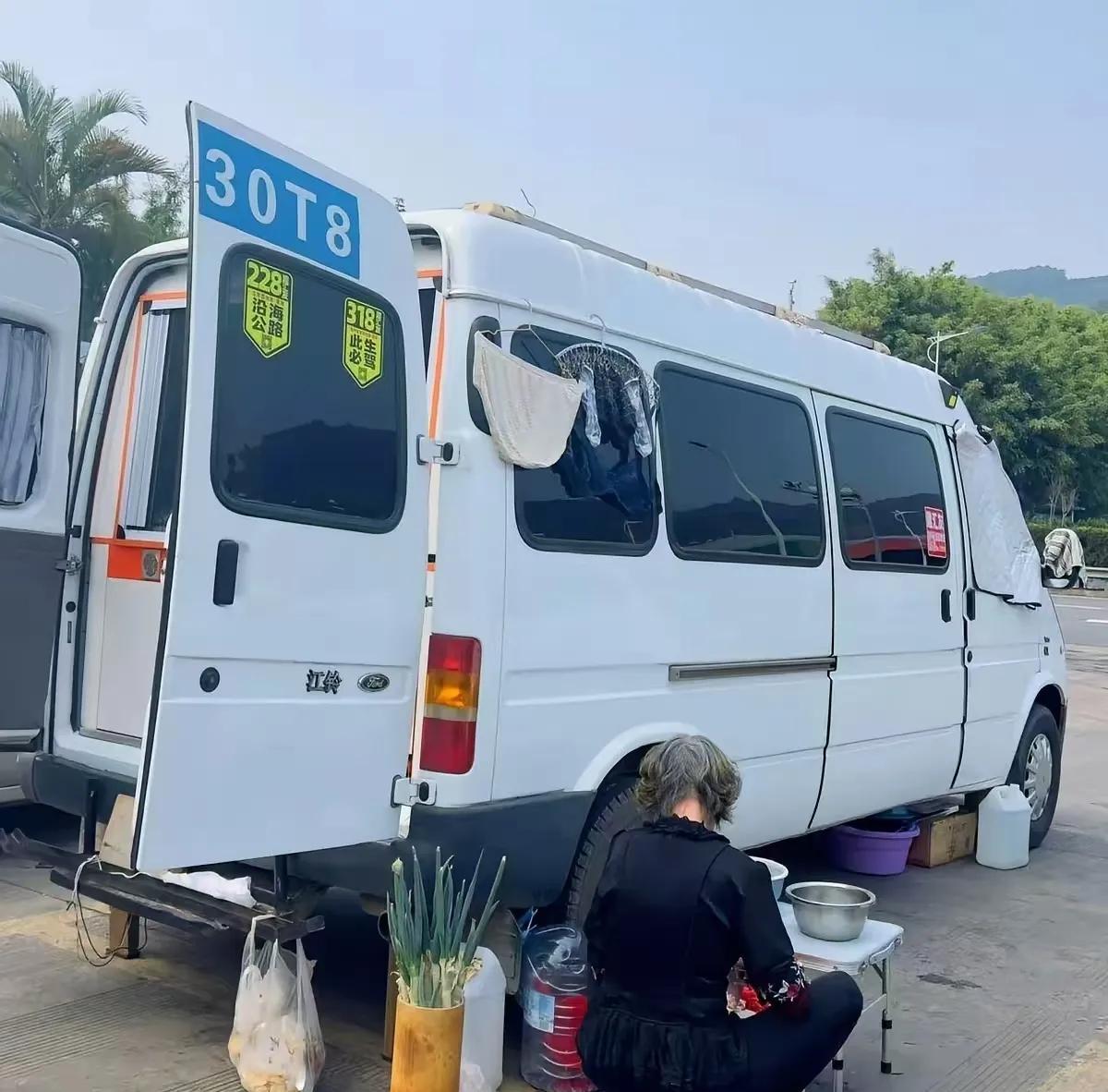 就这些人根本不是自驾游，我自驾游5年了，我不傻，也不嘚，景区门票超30元不进，宾