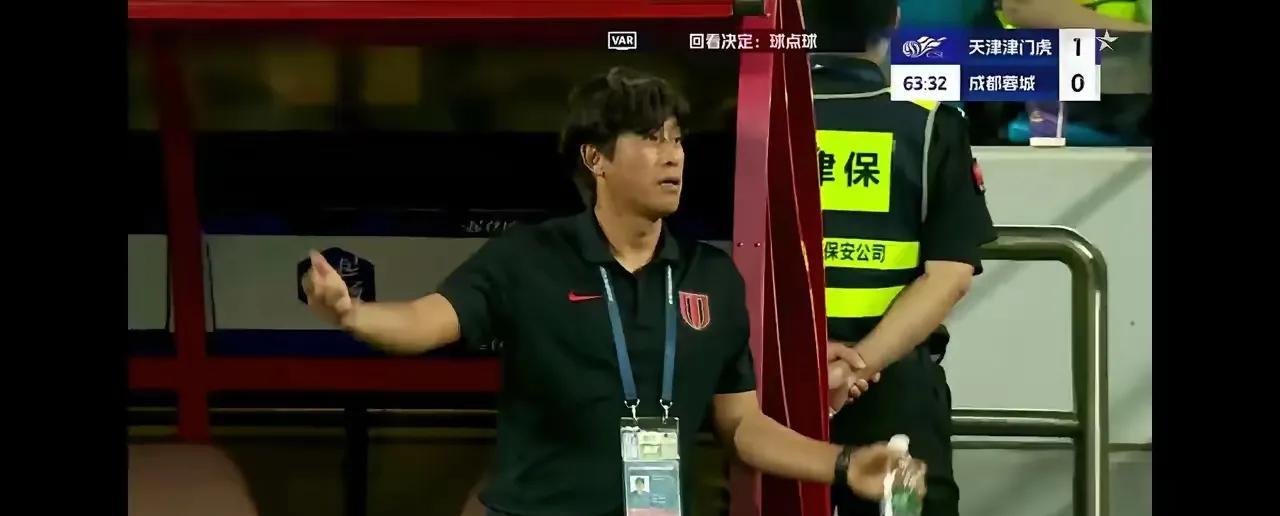 现在看来徐正源在比赛前把矛盾公开化，还是有点不太合适，这引起了球员们的纷纷站队，