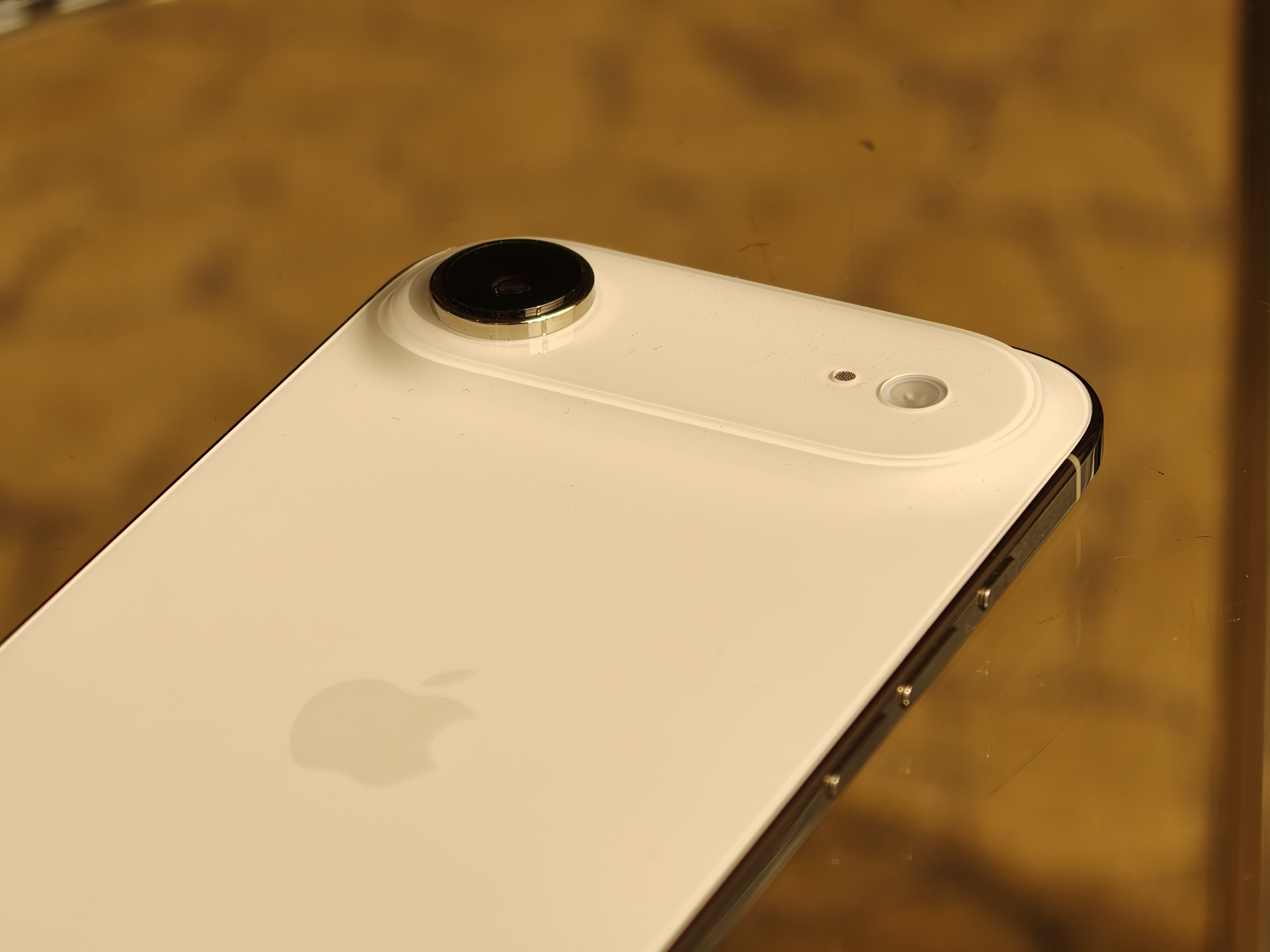 iPhoneAir才是符合Apple美学的产品。想换一个国行