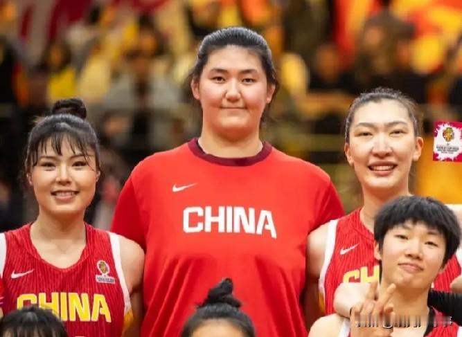 当韩旭、李月汝回归，女篮三套基本阵容浮出水面。中国女篮最近三场热身赛两胜一负，