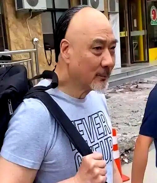 1992年武状元苏乞儿片场，周星驰拍着桌子跟全组翻脸，死活非要定一个被圈内冷落的人演大反派。这个人就