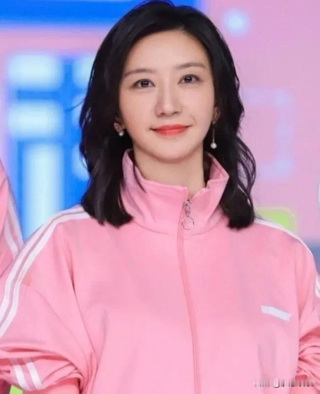 被姚晨伤害最深的人出现了！3月16日，姚晨二婚离了，热搜爆了，声明体面得像个