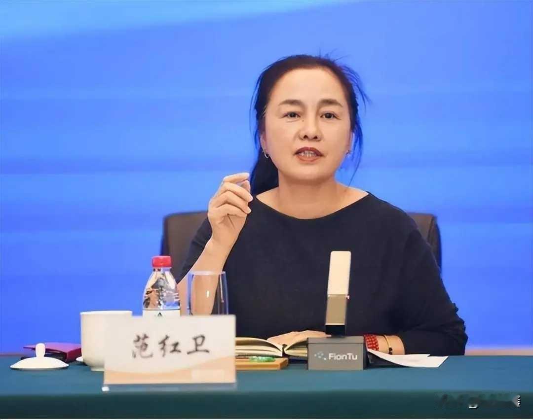 从会计到女首富：7800亿帝国的逆袭密码你敢信吗？一位仅有大专文凭的纺织厂会