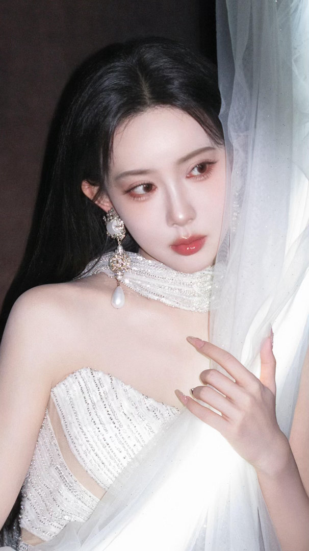 孟子义又带着她的勾践剑来了被问到有没有信心玩好“勾践剑”游戏，孟子义直接说“炉