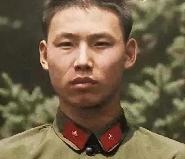 1984年，一河北小伙参军被破格提干，跟女友写信退婚，不料，女友却带着两位父亲跑