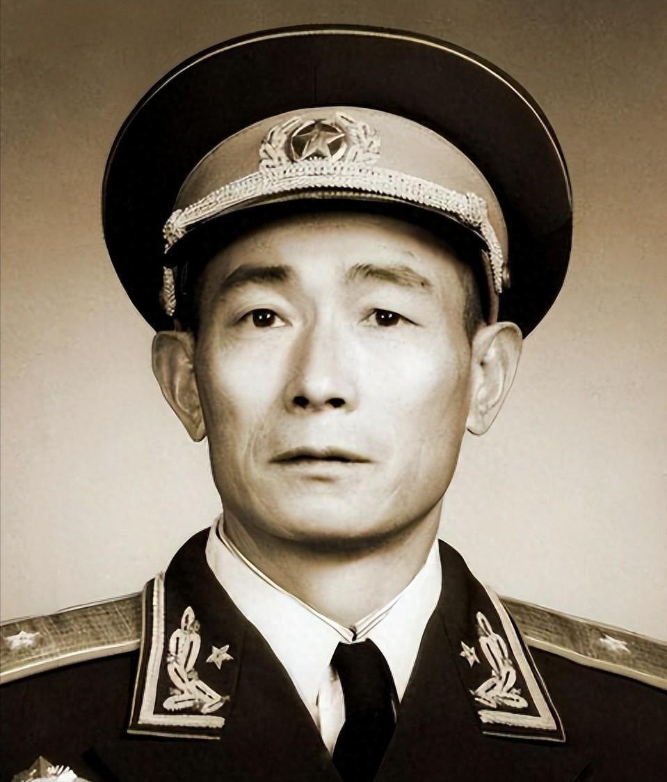 1937年，陈赓把386旅772团1营营长找来，对他说，要升他当团长，营长大喜，