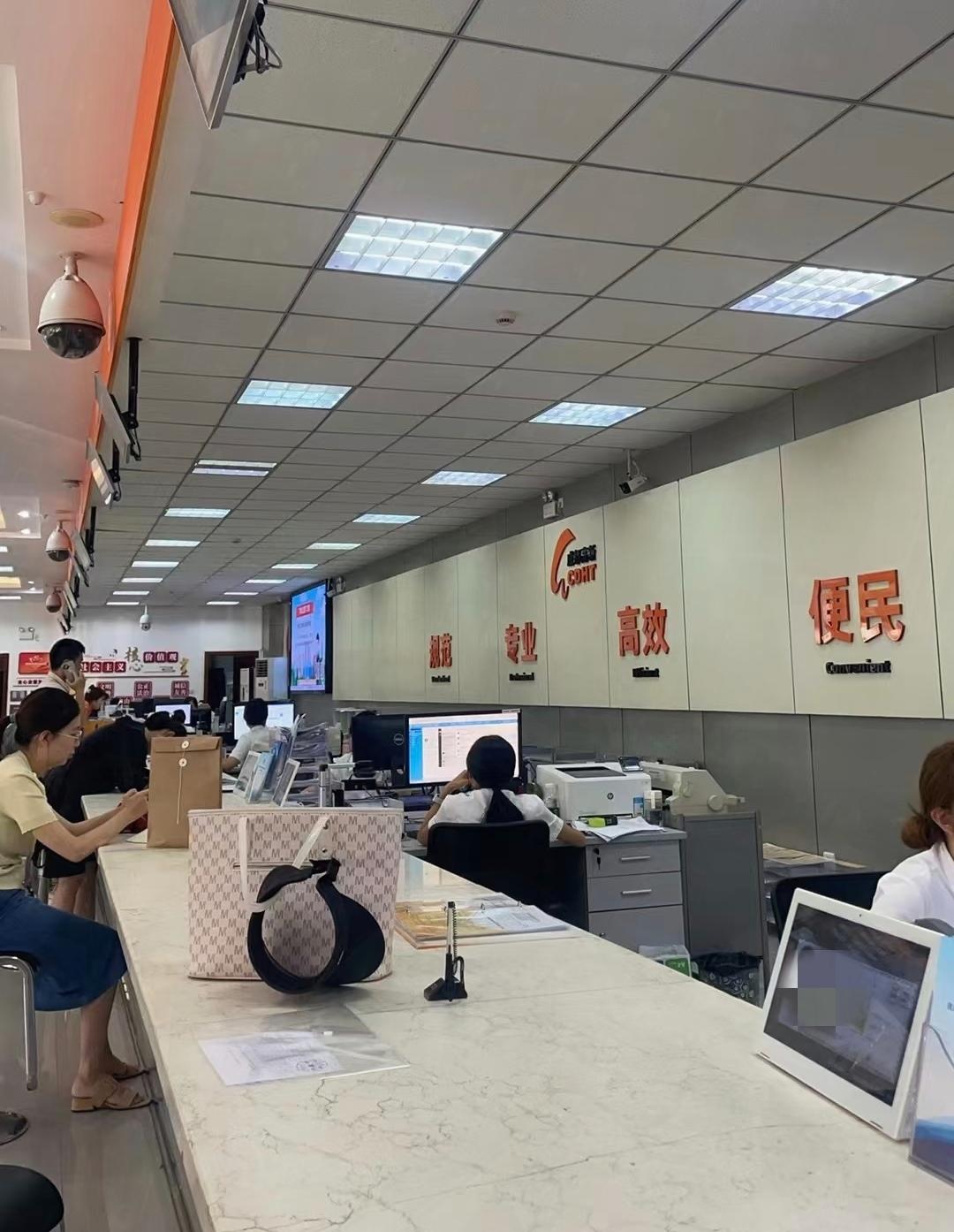 “我舅妈在社保局工作4年，悄悄告诉我：38岁以后自己交社保，是在赌未来十年的收入