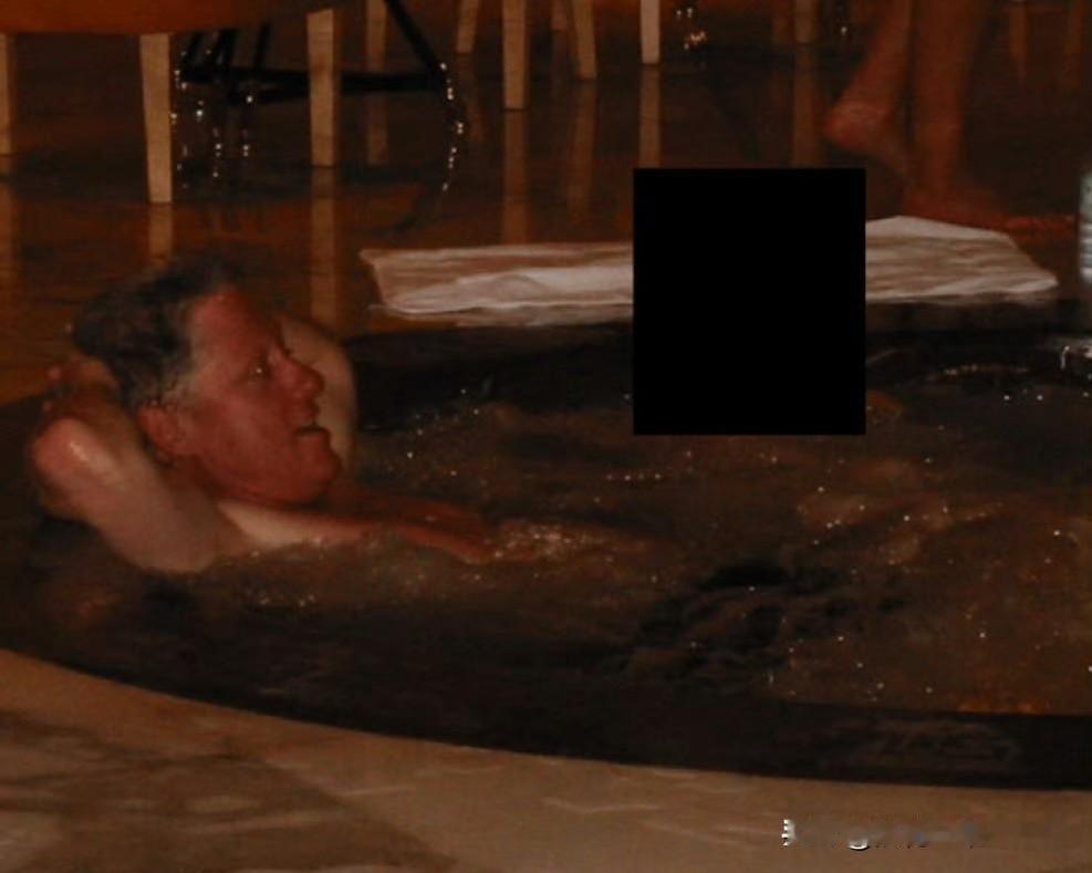 周末了！🔥🔥还是关注一点海外新鲜事吧！这不，爱泼斯坦案文件开始被美国司法部