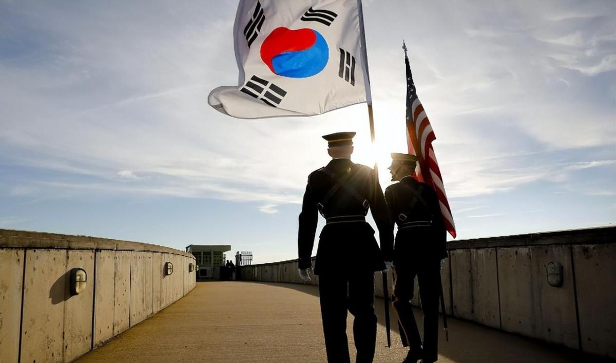 美：老弟，借你点名气用用呗！中：啥名气？美：哥哥我搞了个“和平理事会”，刚