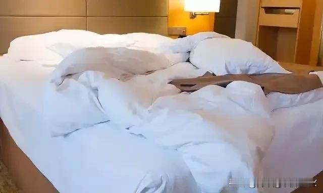 太荒唐！山西大同，女子和情人去酒店开房，第二天，酒店给女子打回访电话，让女子给好