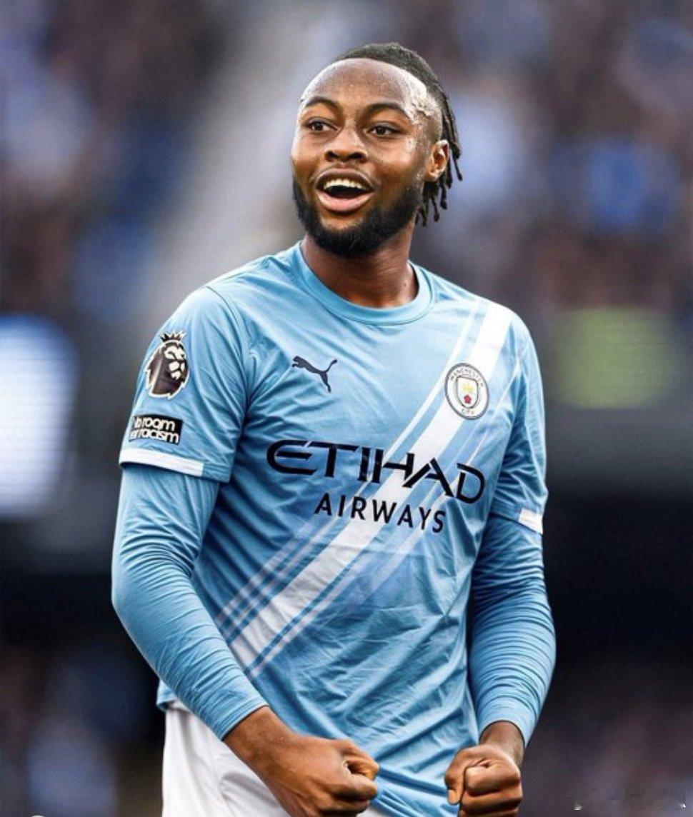 感觉曼城对塞梅约的转会操作，防御性买人的占比很大。当然塞梅约是曼城需要的，他的能