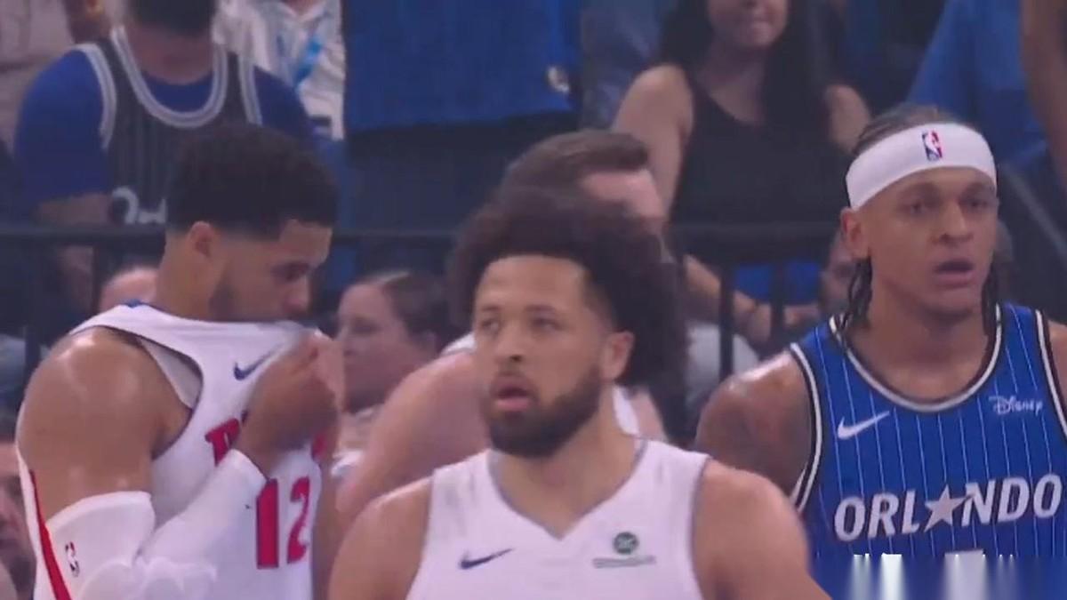 活塞就指着裁判来给他们续命，不帮忙肯定会被黑八。已经1比2落后的活塞，跟魔术队第