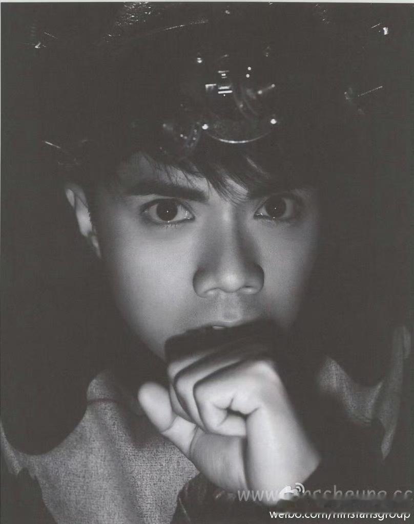 我不同意把张敬轩的言行归结于他是一个愤青。真正的愤青，在看到老人被年轻大学生围