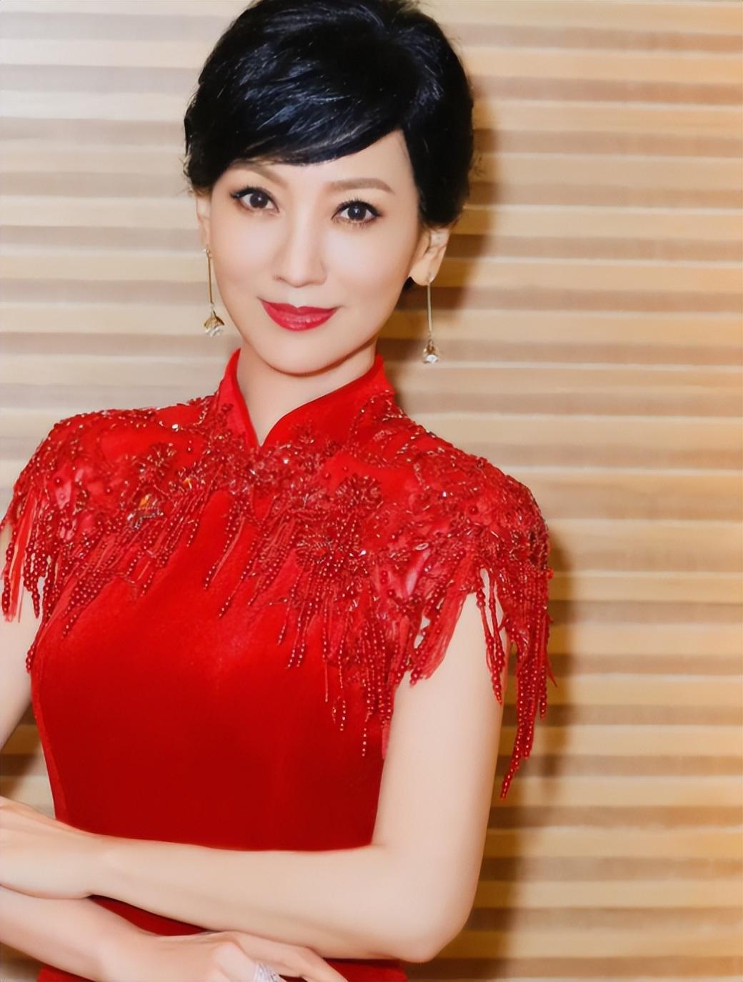 王晶胆子太大了，竟然手撕前辈赵雅芝，说她没有演技！王晶说，赵雅芝和高圆圆一样