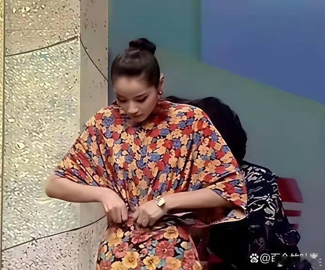 翟颖第一次上春晚的样子