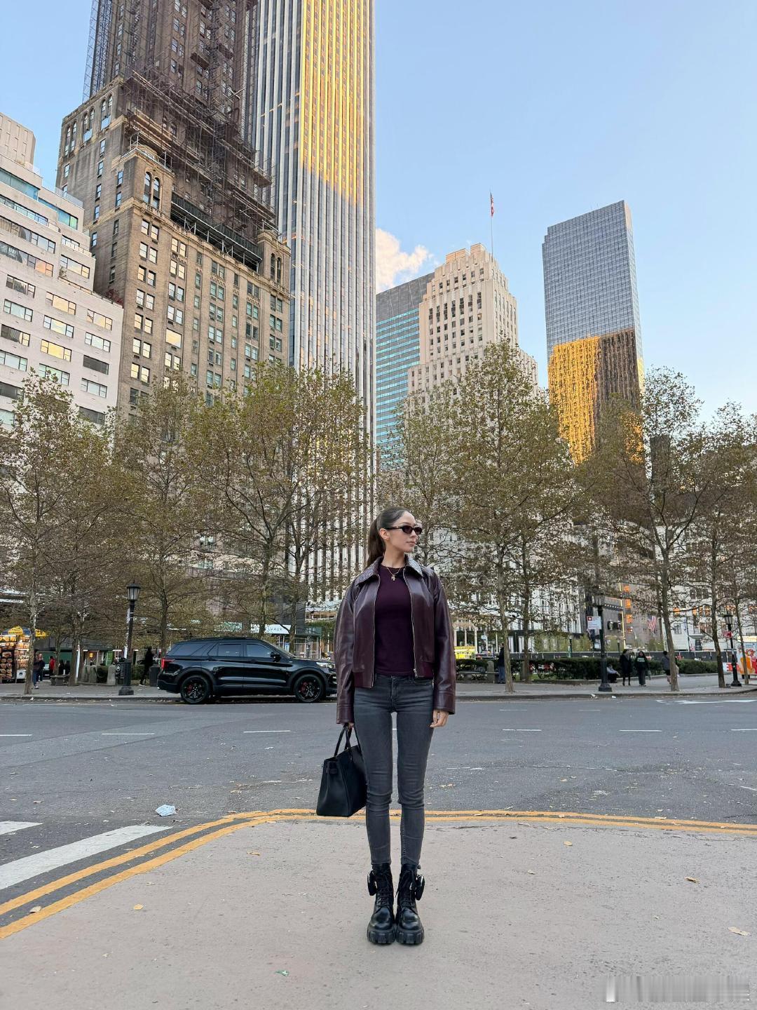 吉娜这脸建模都不敢这么建在人群中一眼就能注意到吉娜，不仅因为颜值高，更因为那种