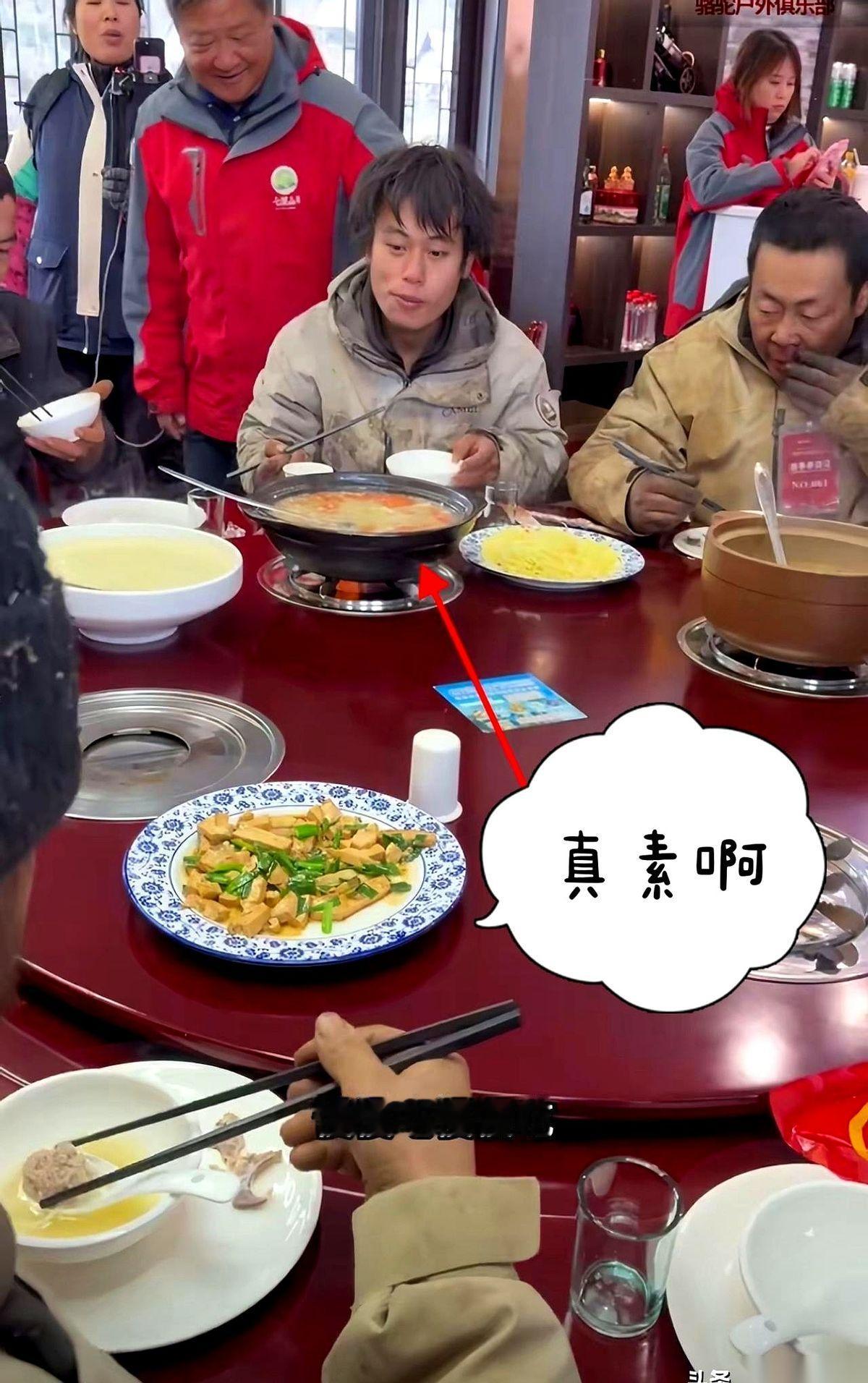 饿了40天的人，第一顿饭吃的是一碗清汤寡水的面。连点油星子都没有。你别急着骂