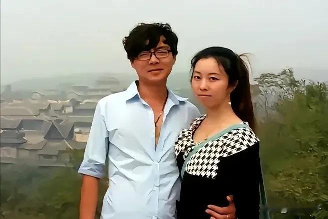 年轻时的郭威田静犹如一对金童玉女！一个阳光帅气，没有认亲后的老乡横秋。一