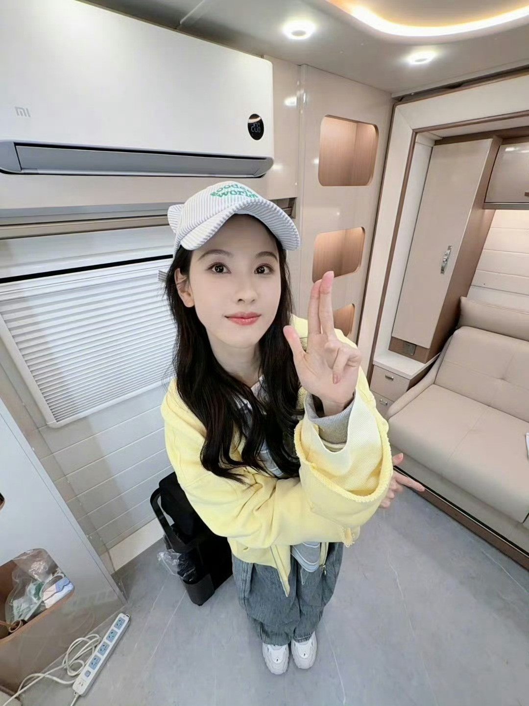 陈都灵可爱营业有点得意小白兔那味儿了