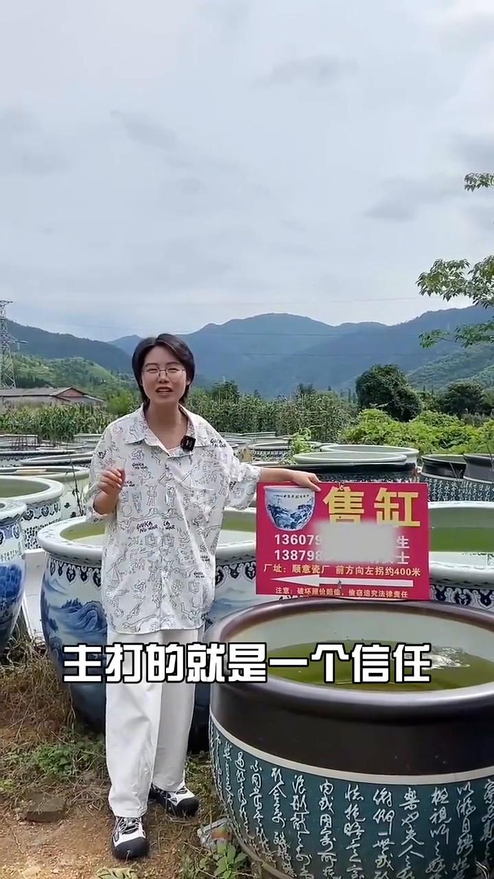 200万扔地里。99%的人都没有看过这个场景，几百万的瓷器就放在地里没有人管。