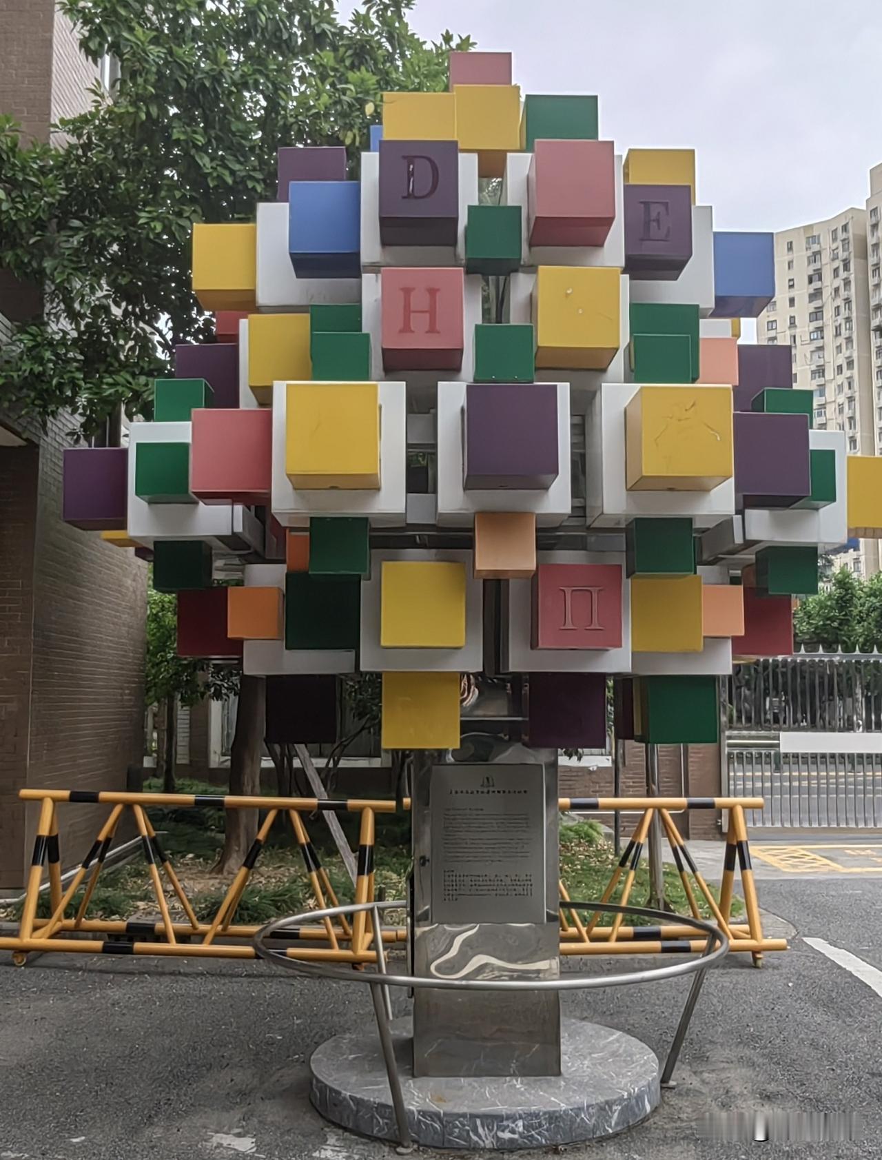 天津赖老师这事，作为同行，我也想多说几句。第一，学生没拿到小练习，这种情况