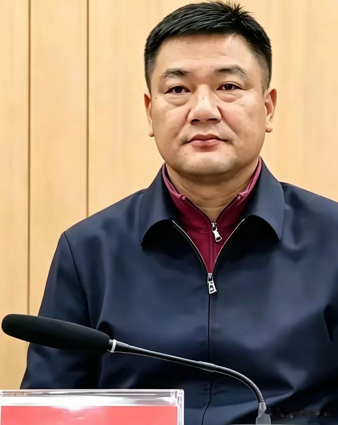 看到何长华的消息，心里真是五味杂陈。​79年出生，才47岁，正是年富力强、大展