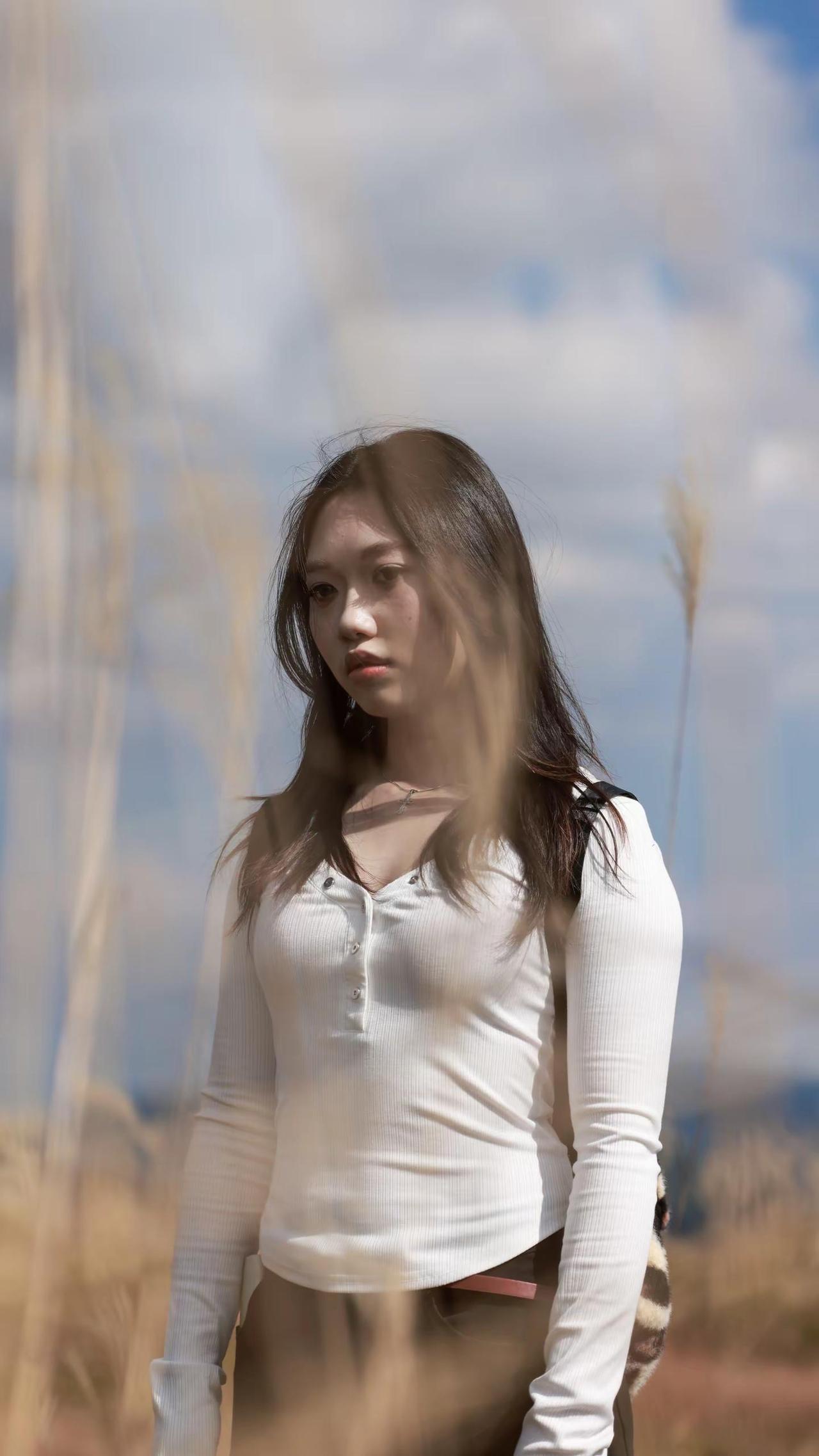 组图｜草甸里的松弛感。魅力女人人像写真秋天拍照