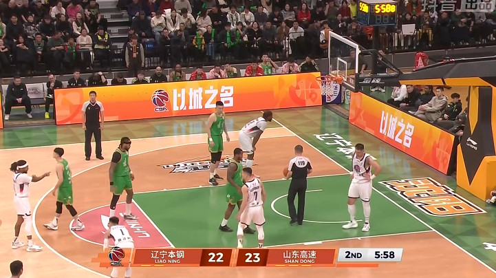 山东队这个赛季之所以战绩能够回暖，其实跟他们国内球员阵容由比较大的关系。3条线都