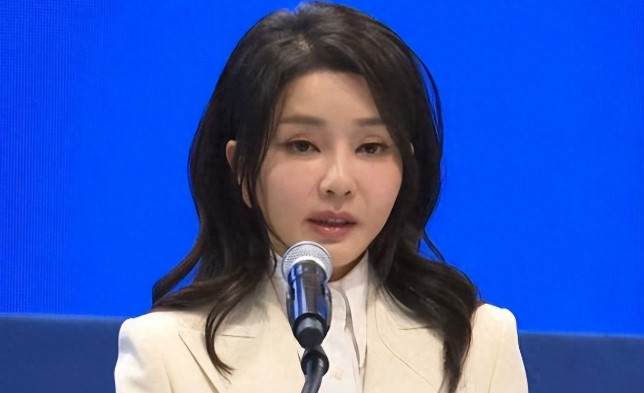 金建希今天拒绝接受韩国检方传唤调查，韩国检方表示将追加传唤！