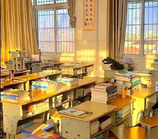 这下咱们可算是看了一场好戏。教育部2026年4月3日起取消中小学重点班的新规