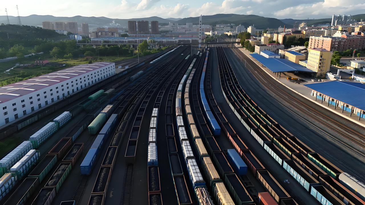 中吉乌三国为跨国铁路敲定了分段混合轨距的最终方案，中国境内采用1435毫米国际标